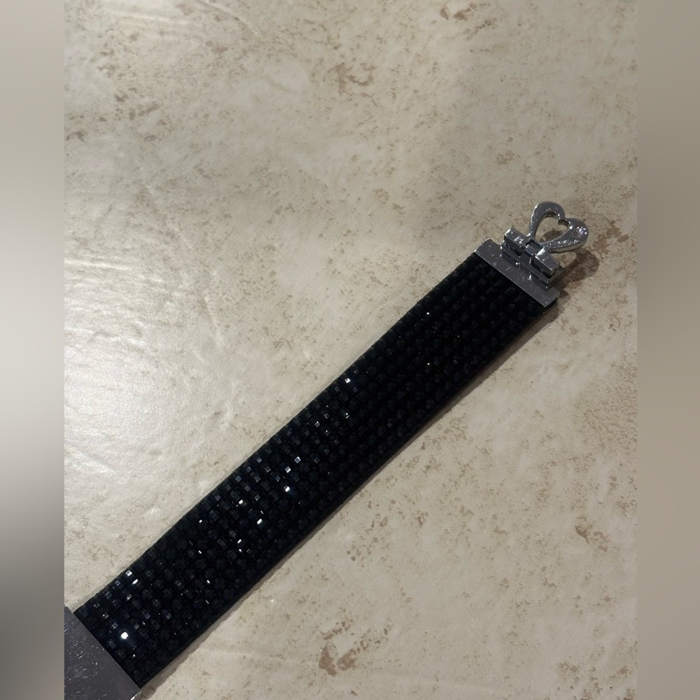 Elegant Black Bracelet with Heart Clasp